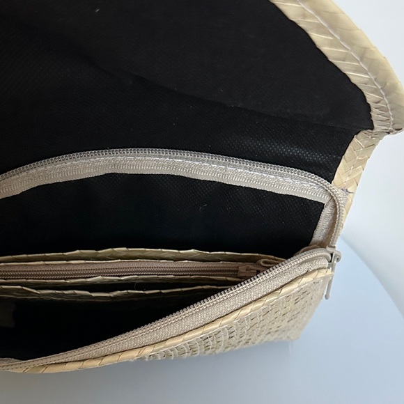 Colorful Floral Straw Clutch - Picture 4 of 7